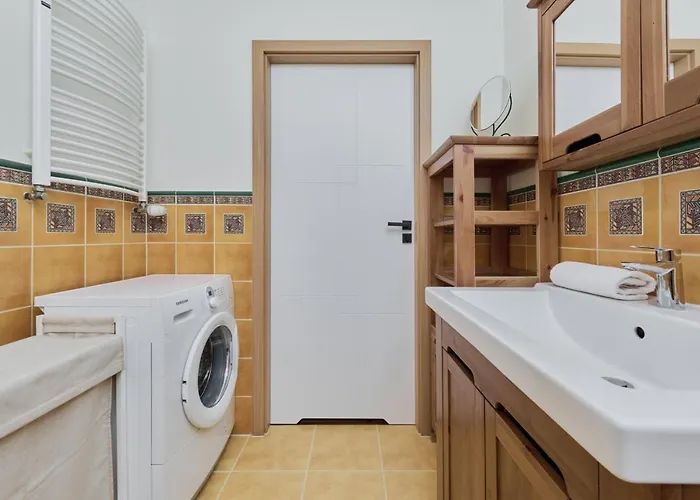 Convenient Mosiezna 7 By Renters *