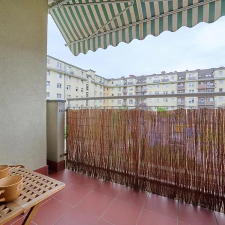 Convenient Mosiezna 7 By Renters 아파트 *