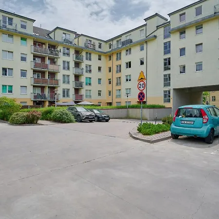 Convenient Mosiezna 7 By Renters 아파트 *
