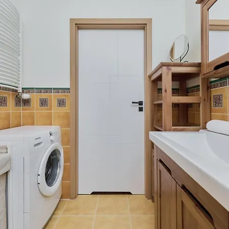 Convenient Mosiezna 7 By Renters *